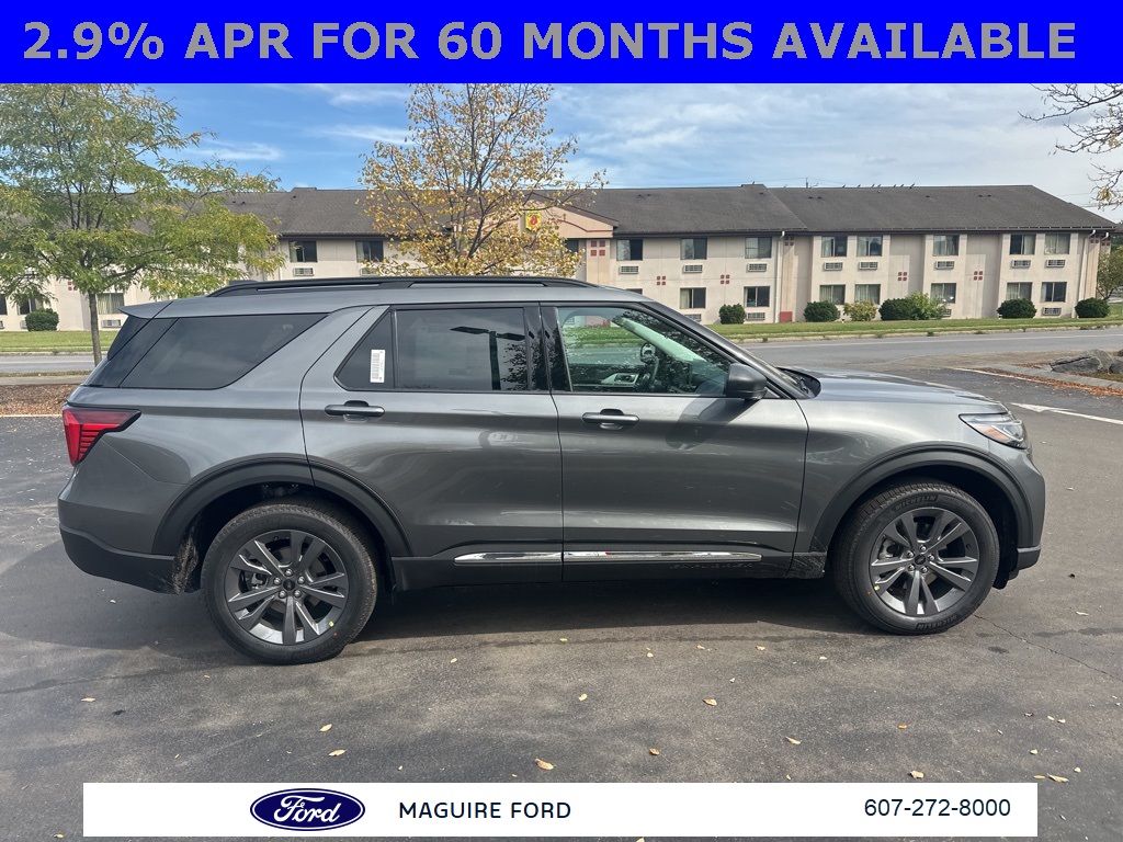 2025 Ford Explorer photo 2