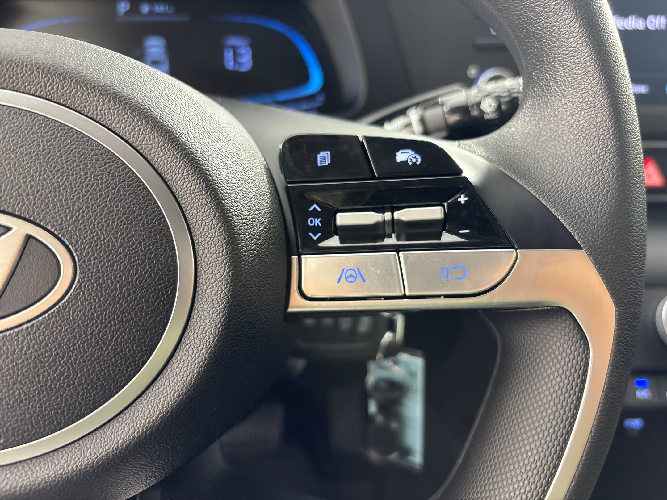 2025 Hyundai Elantra SE photo 25
