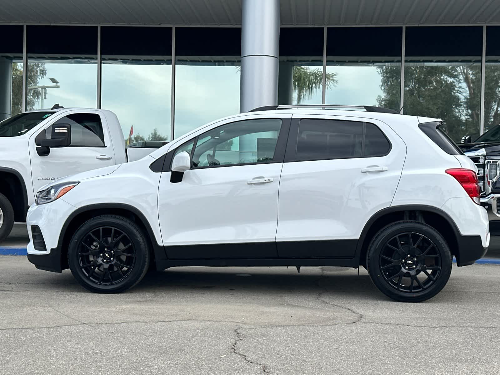 Used 2021 Chevrolet Trax LT with VIN KL7CJLSB4MB337076 for sale in Delano, CA