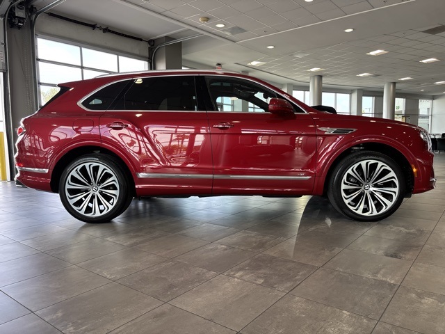 2022 Bentley Bentayga V8 photo 2