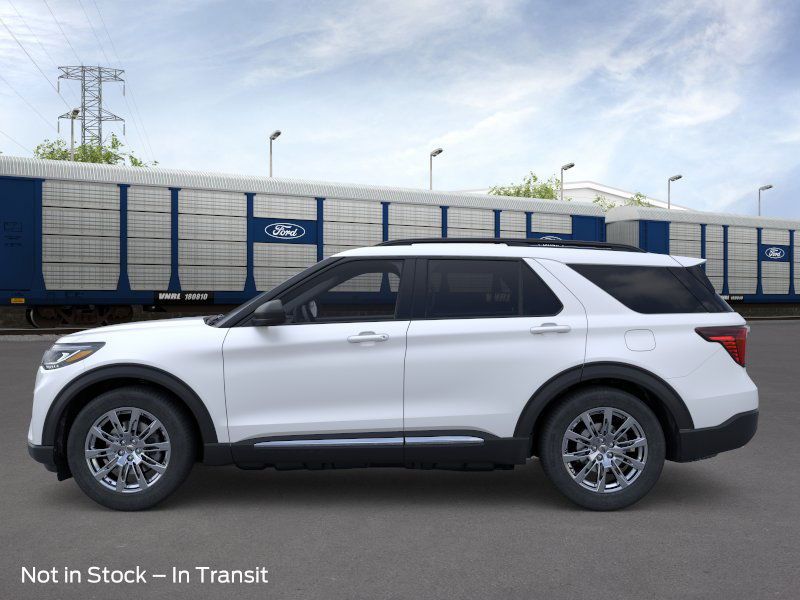 2025 Ford Explorer photo 3