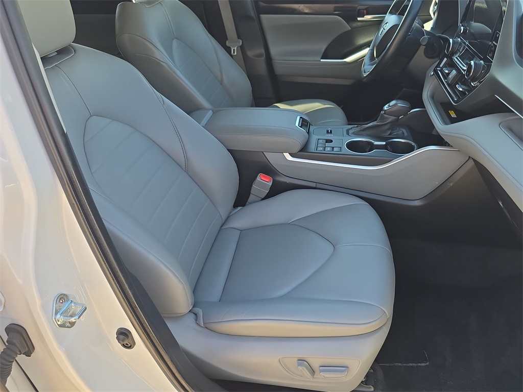 2023 Toyota Highlander XLE photo 35