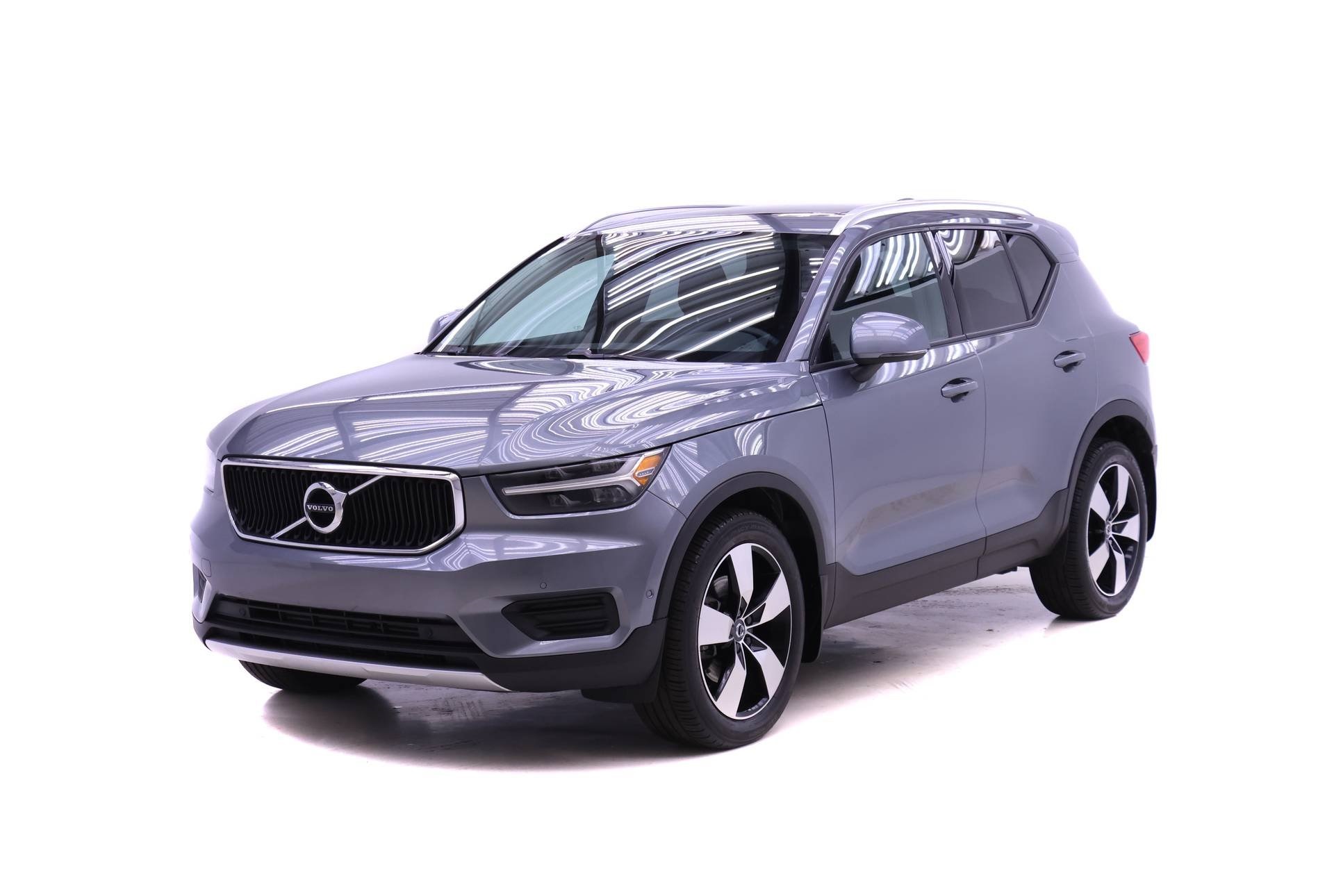 2019 Volvo XC40 Momentum's photo