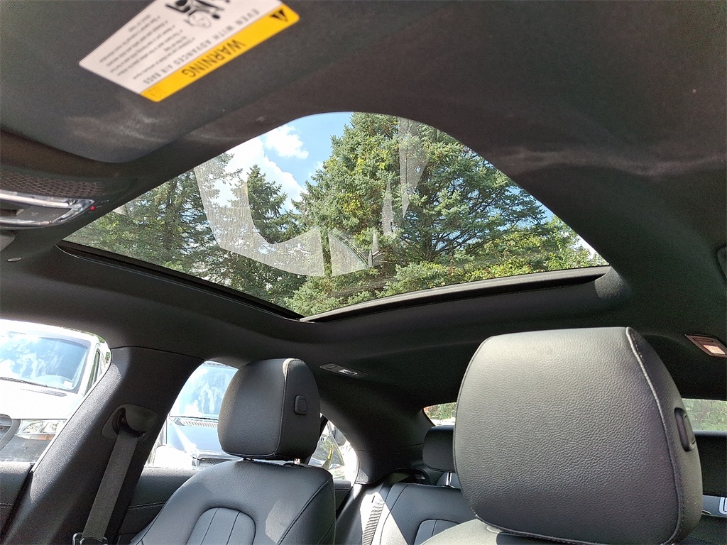 2025 Mercedes Benz CLA 250 4MATIC photo 13