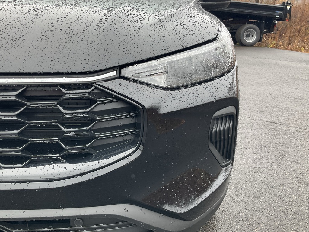 2025 Ford Escape ST-Line photo 2