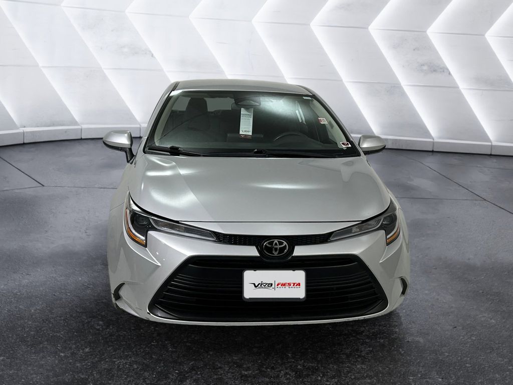 2023 Toyota Corolla LE photo 2