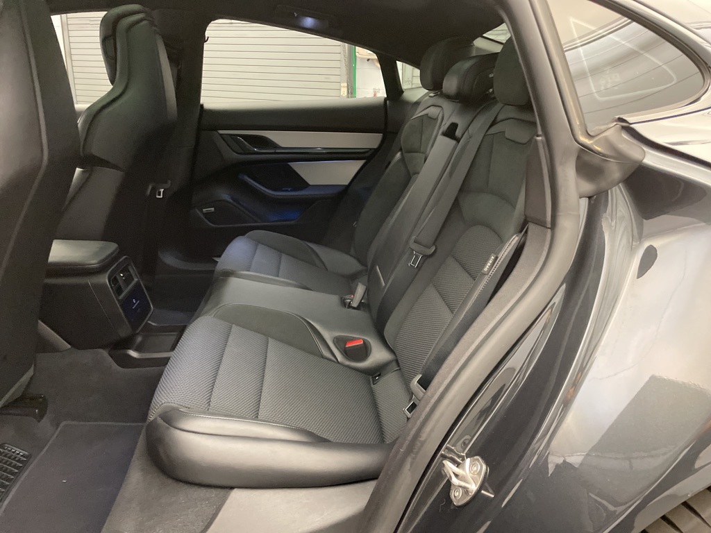 2024 Porsche Taycan 4S photo 19
