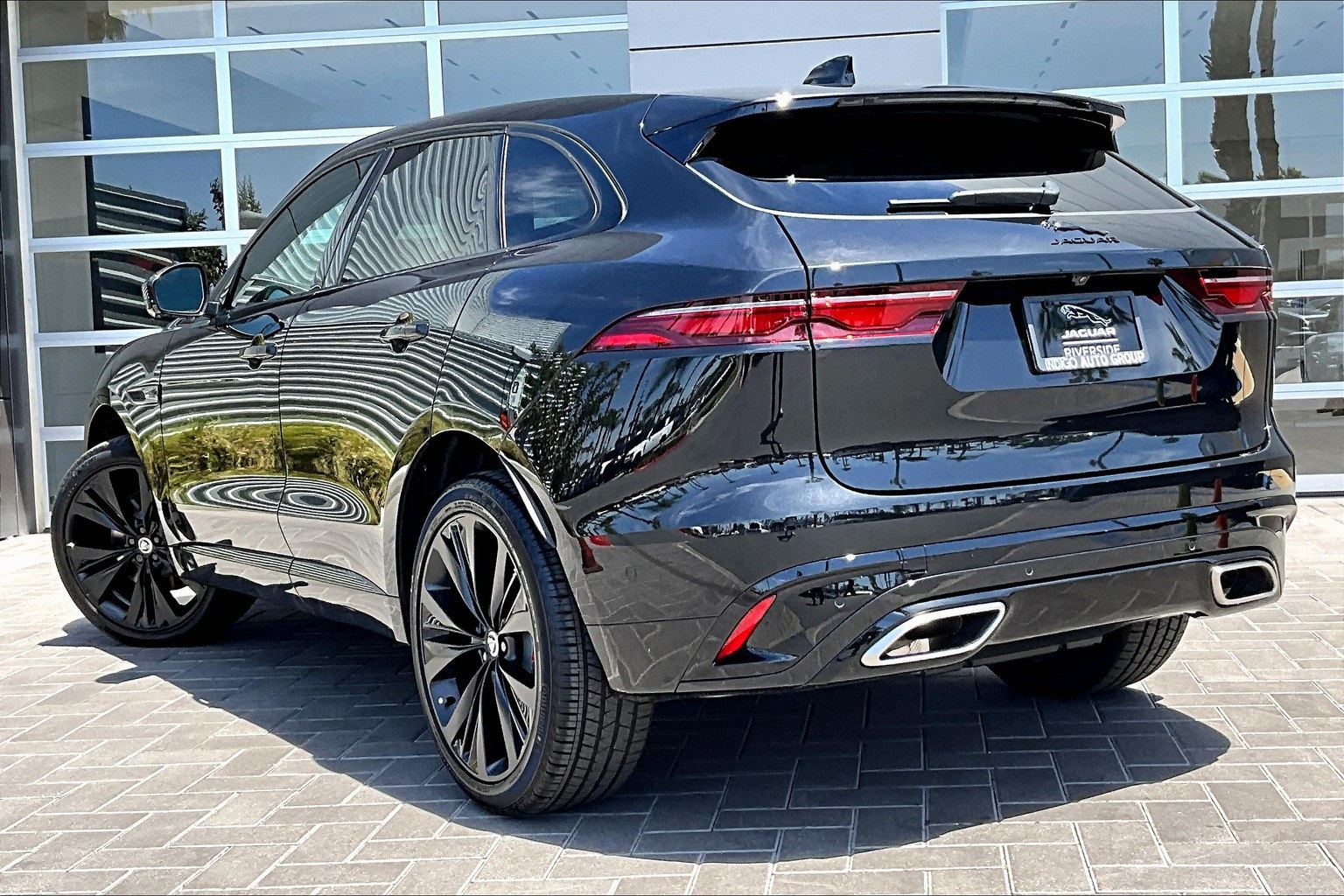 2025 Jaguar F-PACE P400 R-Dynamic S photo 3