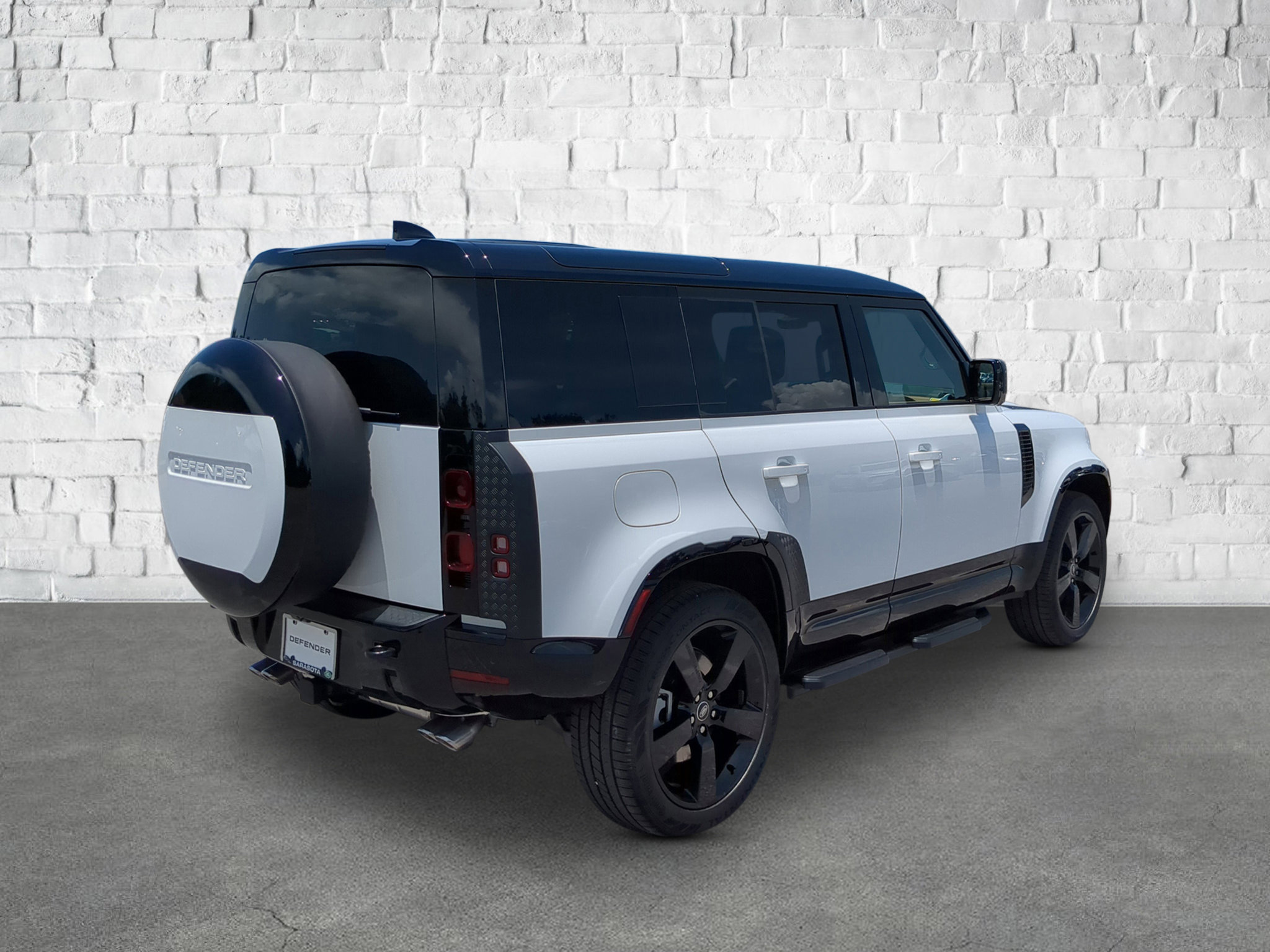2025 Land Rover Defender X-Dynamic SE photo 6