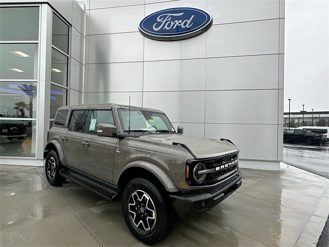 2025 Ford Bronco 4-Door Outer Banks's photo