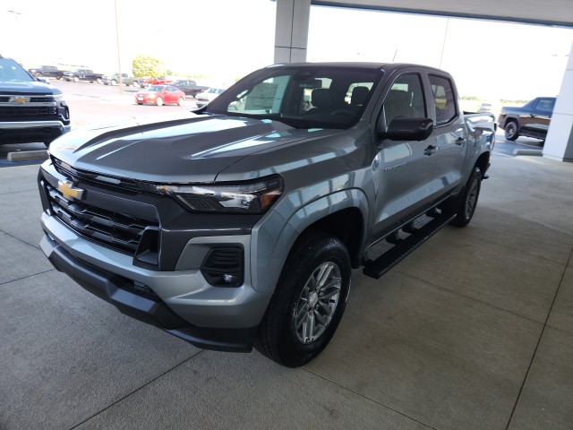 2025 Chevrolet Colorado Work Truck LT photo 5