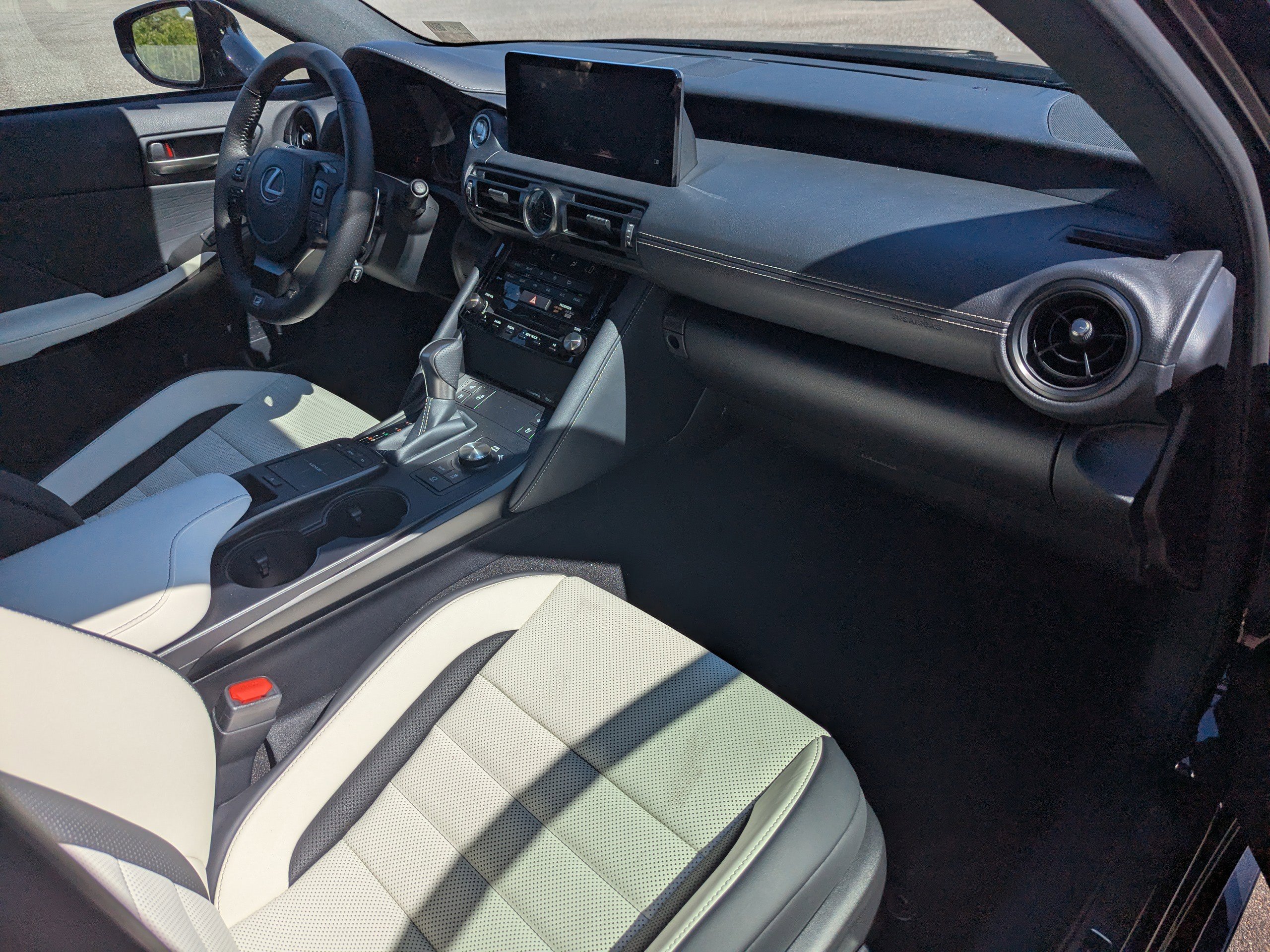 2025 Lexus IS 350 F SPORT photo 12