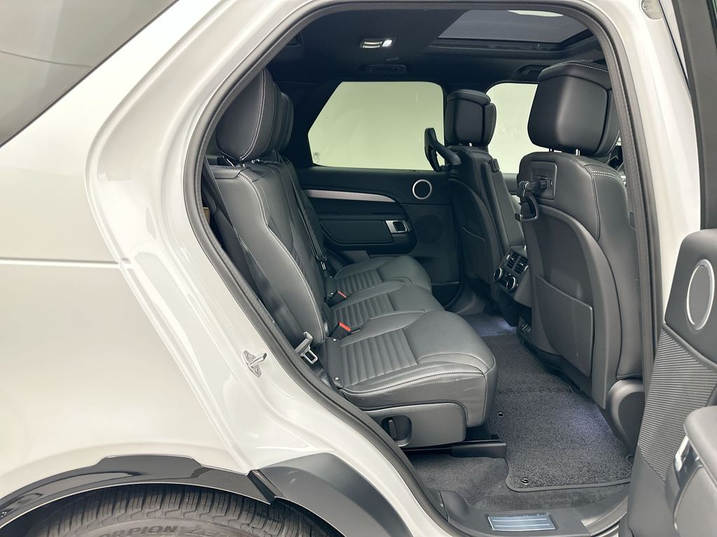 2025 Land Rover Discovery SE photo 6