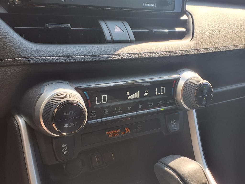 2022 Toyota RAV4 XLE photo 15