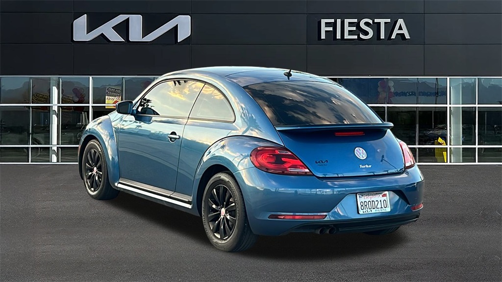 2018 Volkswagen Beetle S photo 2