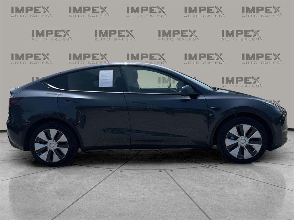 2024 Tesla Model Y Standard Range photo 6