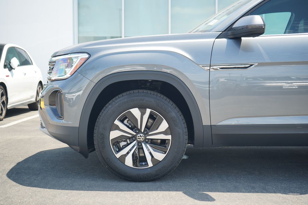 2025 Volkswagen Atlas Cross Sport SE photo 2