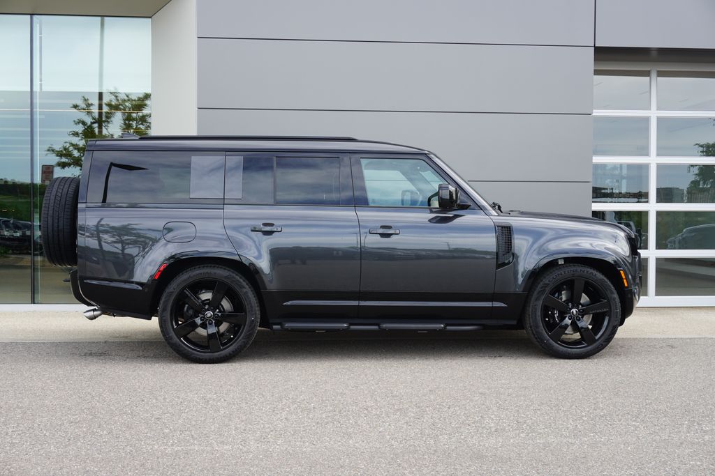 2025 Land Rover Defender 130 V8 photo 7