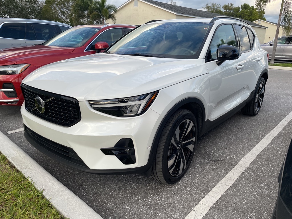 2024 Volvo XC40 Plus's photo