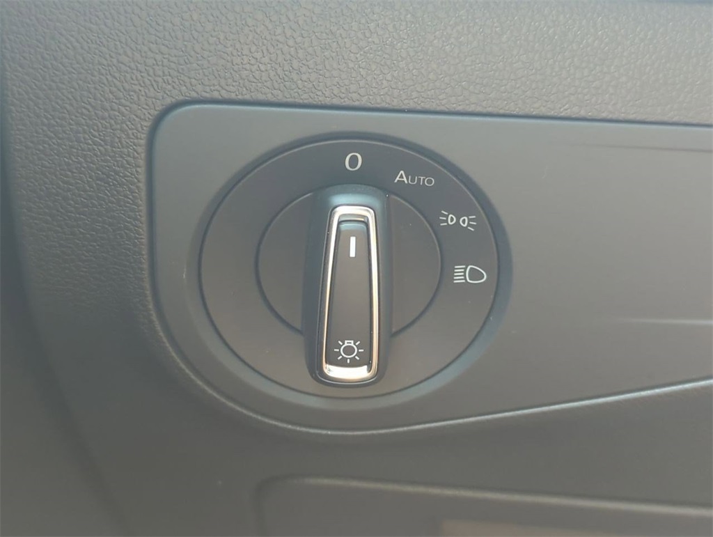 2023 Volkswagen Tiguan SE photo 15