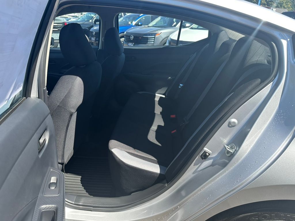 2025 Nissan Versa 1.6 S photo 22