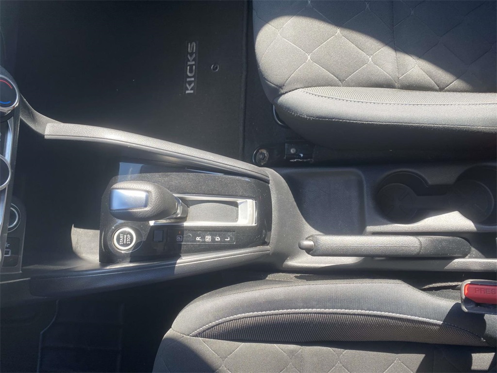2020 Nissan Kicks S photo 17