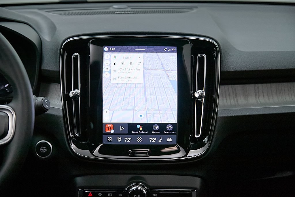 2026 VOLVO XC40 - Image 26