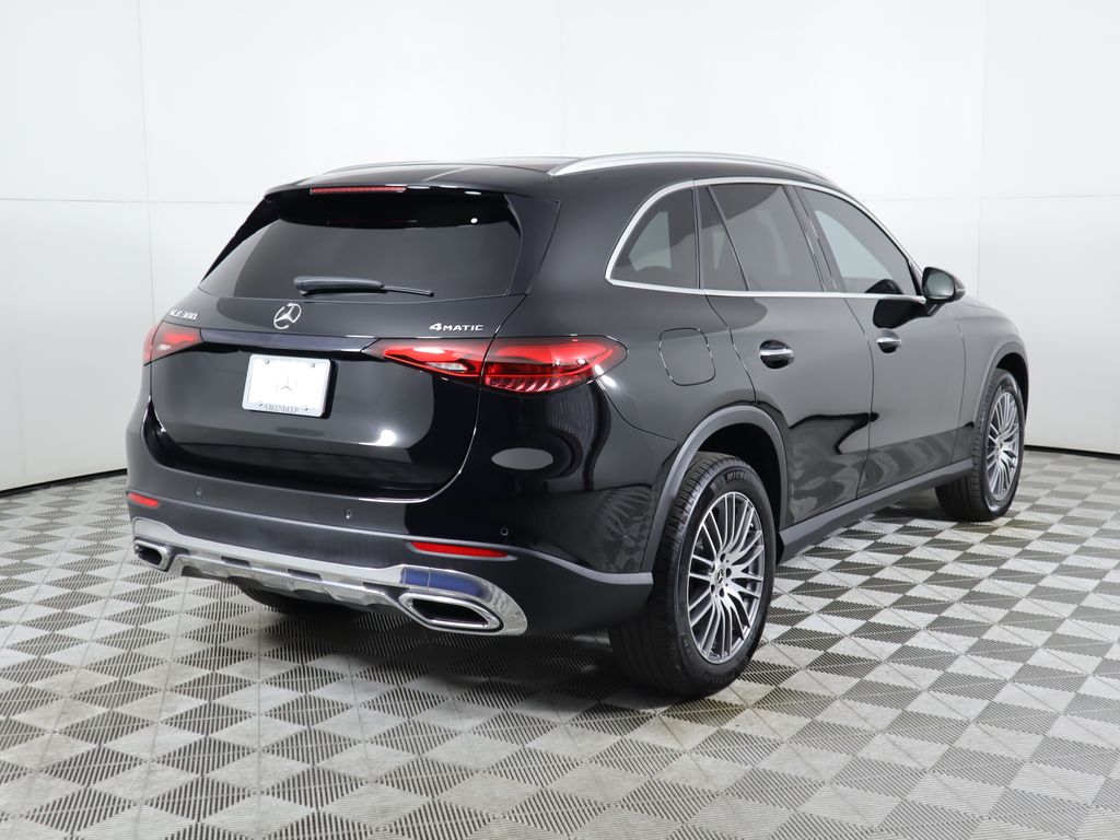 2024 Mercedes Benz GLC 300 4MATIC photo 2