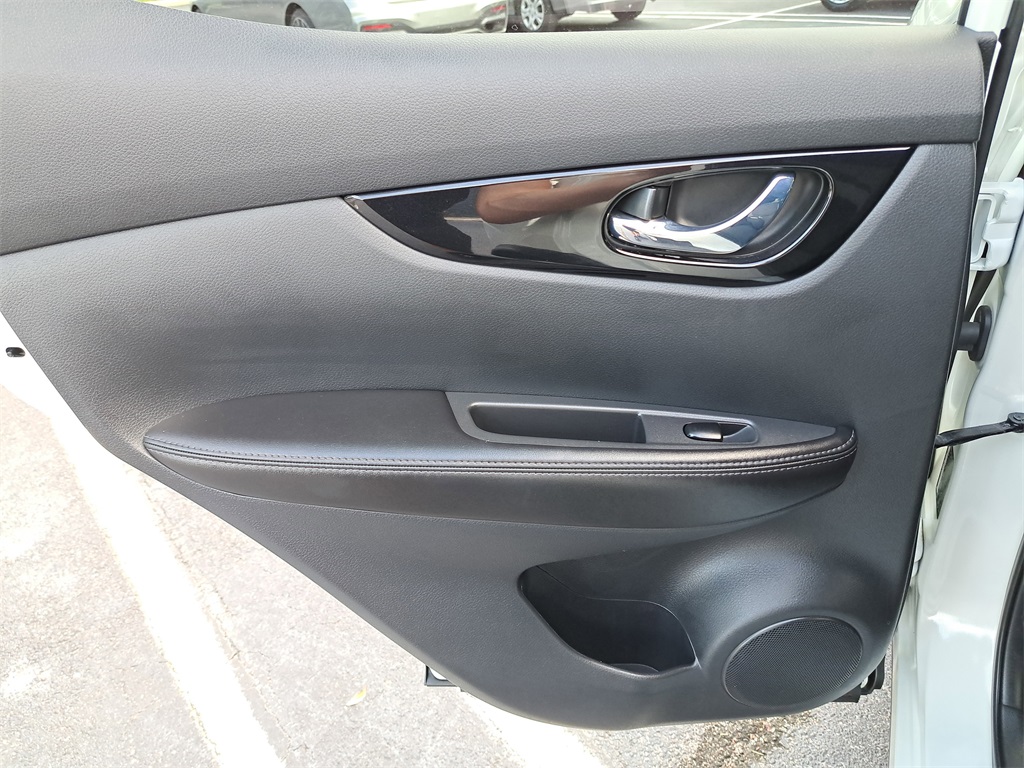 2021 Nissan Rogue Sport SV photo 12