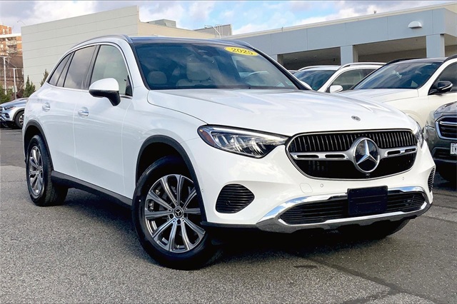 2025 Mercedes-Benz GLC Base's photo