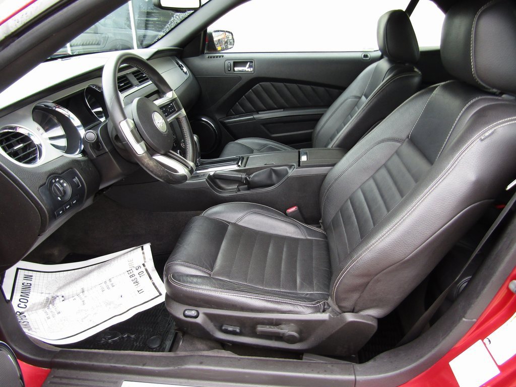 2011 Ford Mustang V6 Premium photo 14