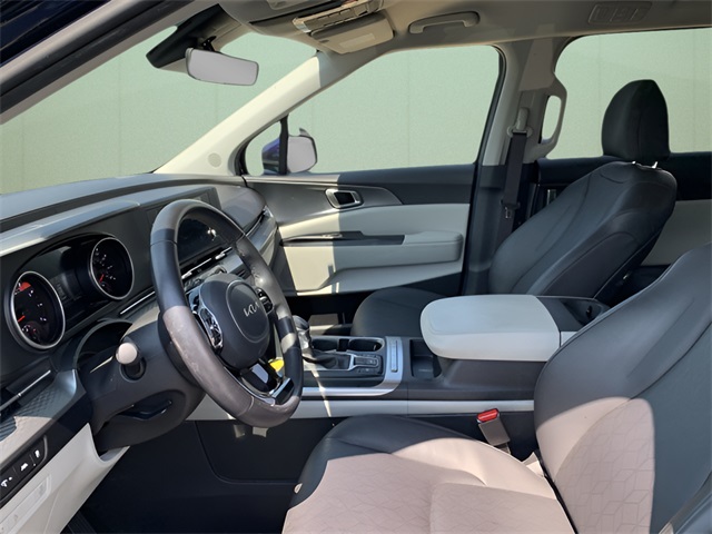 2024 Kia Carnival LX photo 16