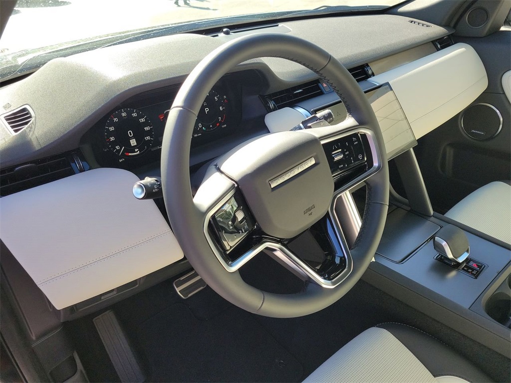 2025 Land Rover Discovery Sport SE photo 2