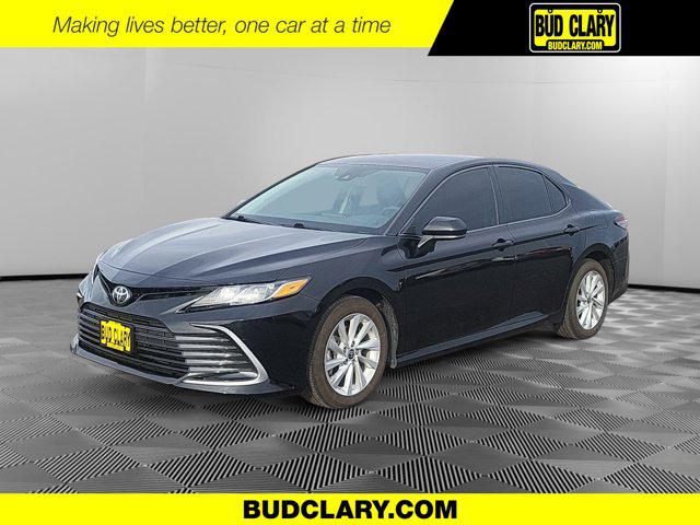 2021 Toyota Camry LE's photo