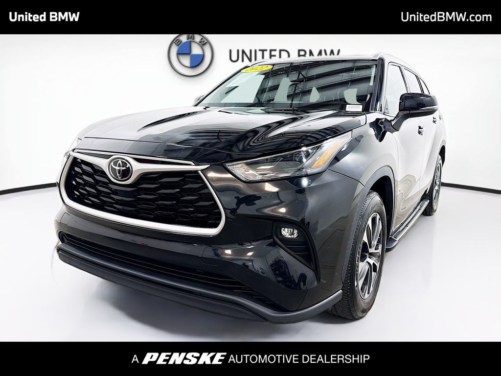 2022 Toyota Highlander XLE's photo