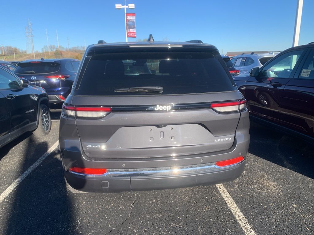 2024 Jeep Grand Cherokee Laredo X photo 3