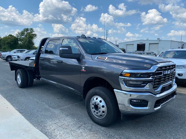 2025 Ram 3500 Tradesman photo 3