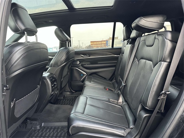 2021 Jeep Grand Cherokee Overland photo 18