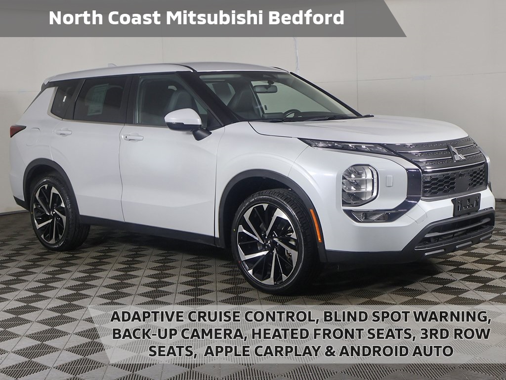 2023 Mitsubishi Outlander SE Special Edition's photo