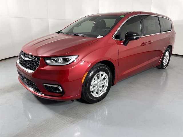 2026 Chrysler Pacifica photo 4