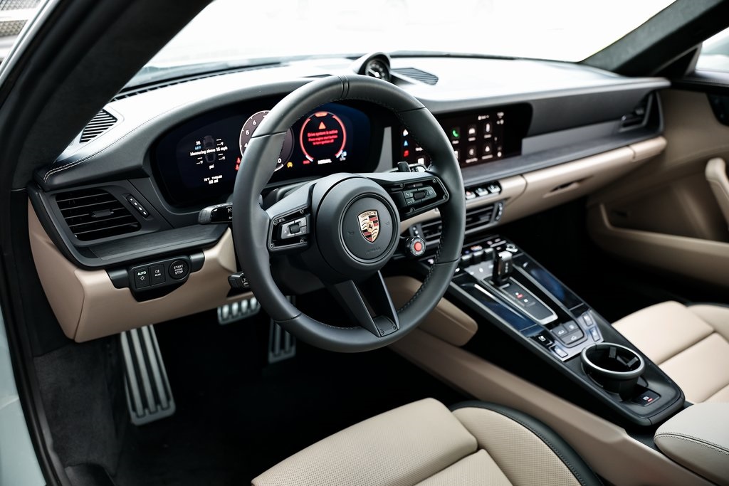 2025 Porsche 911 GTS photo 4
