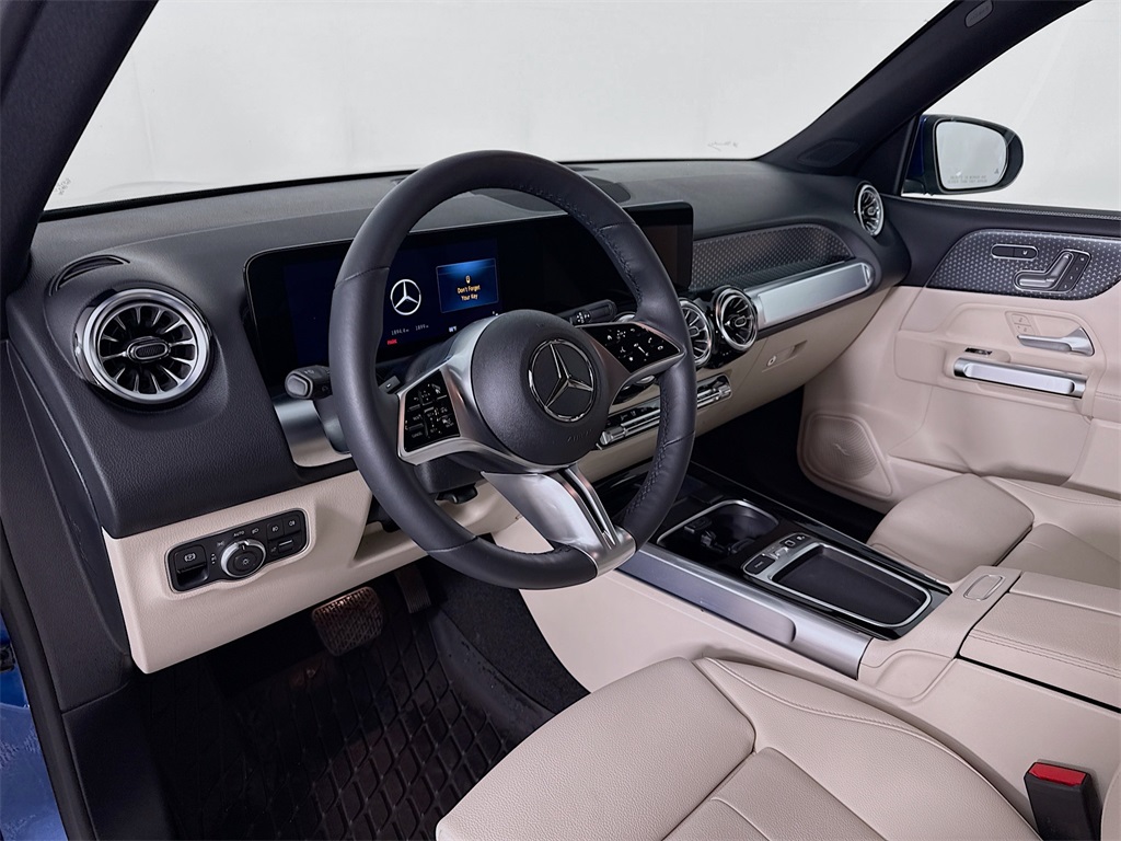 2025 Mercedes Benz GLB 250 4MATIC photo 4