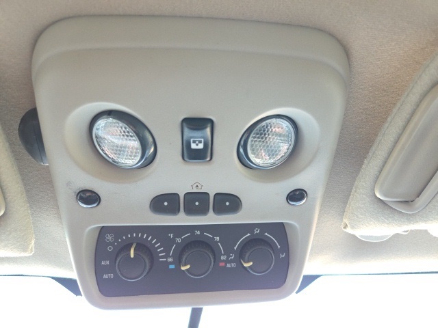 2005 Chevrolet Tahoe LT photo 31