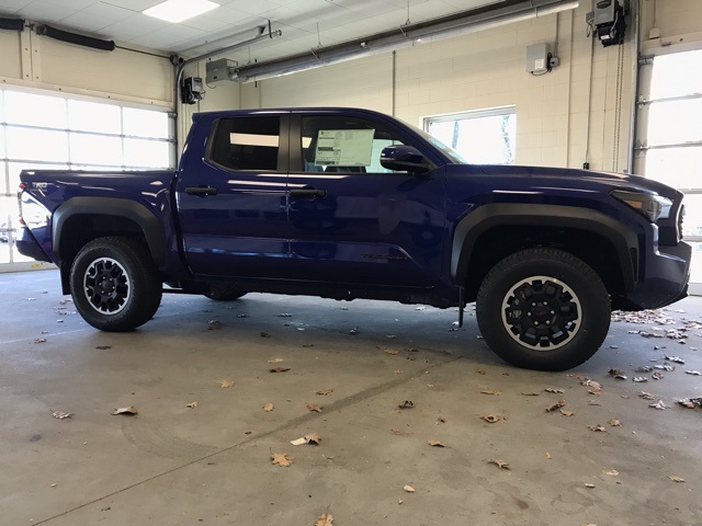 2024 Toyota Tacoma TRD Off-Road Double Cab photo 2