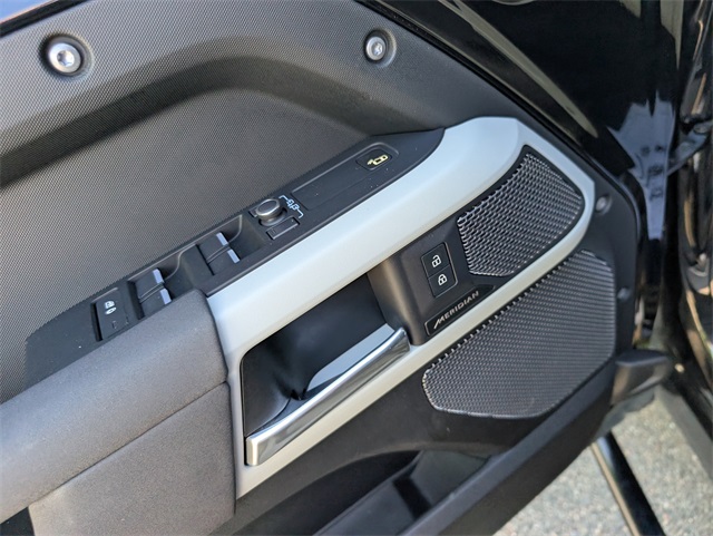2023 Land Rover Defender 110 S photo 26