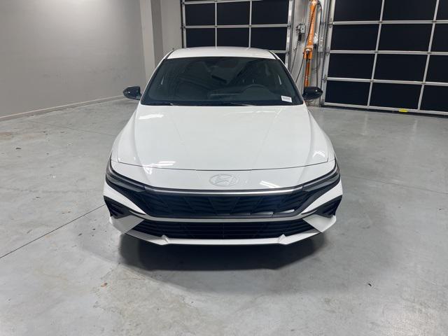 2025 Hyundai Elantra Hybrid SEL Sport photo 2