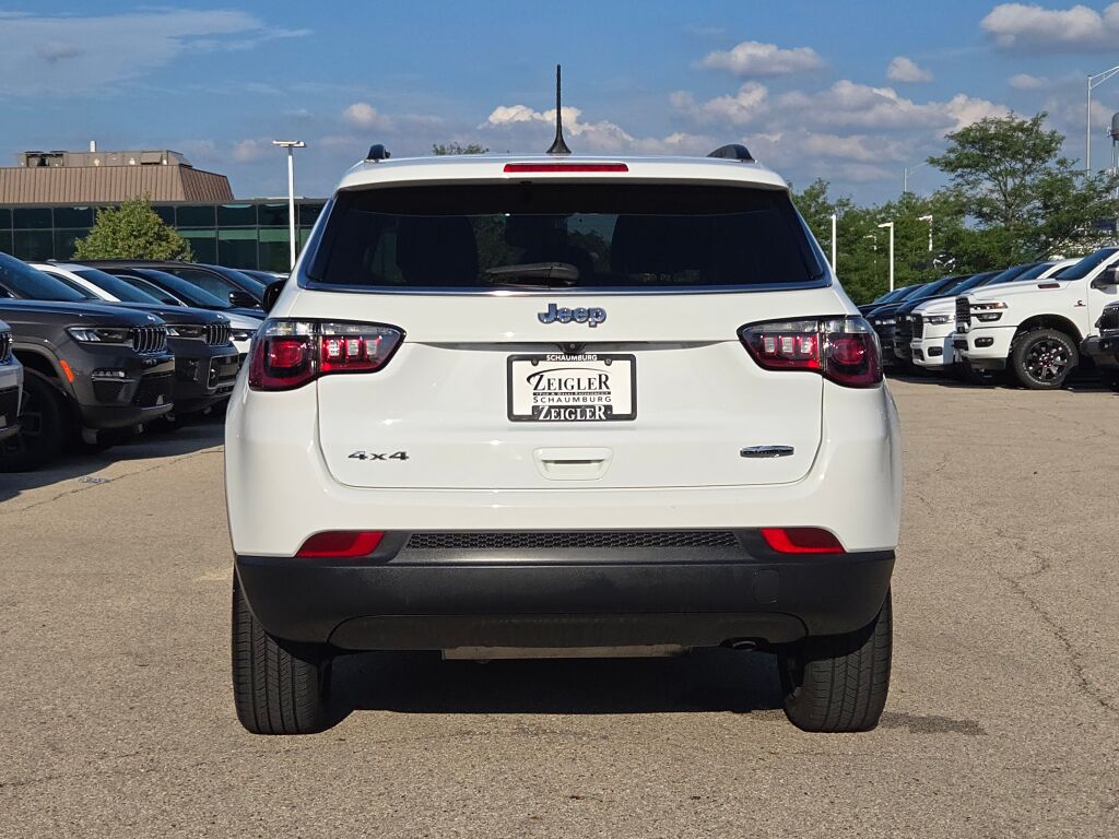 2022 Jeep Compass Latitude Lux photo 12