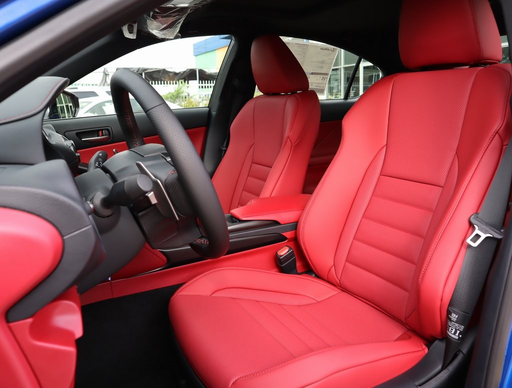 2025 Lexus IS 300 F SPORT photo 28
