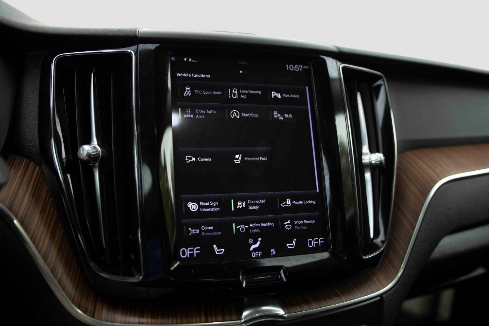 2021 Volvo XC60 Momentum photo 7
