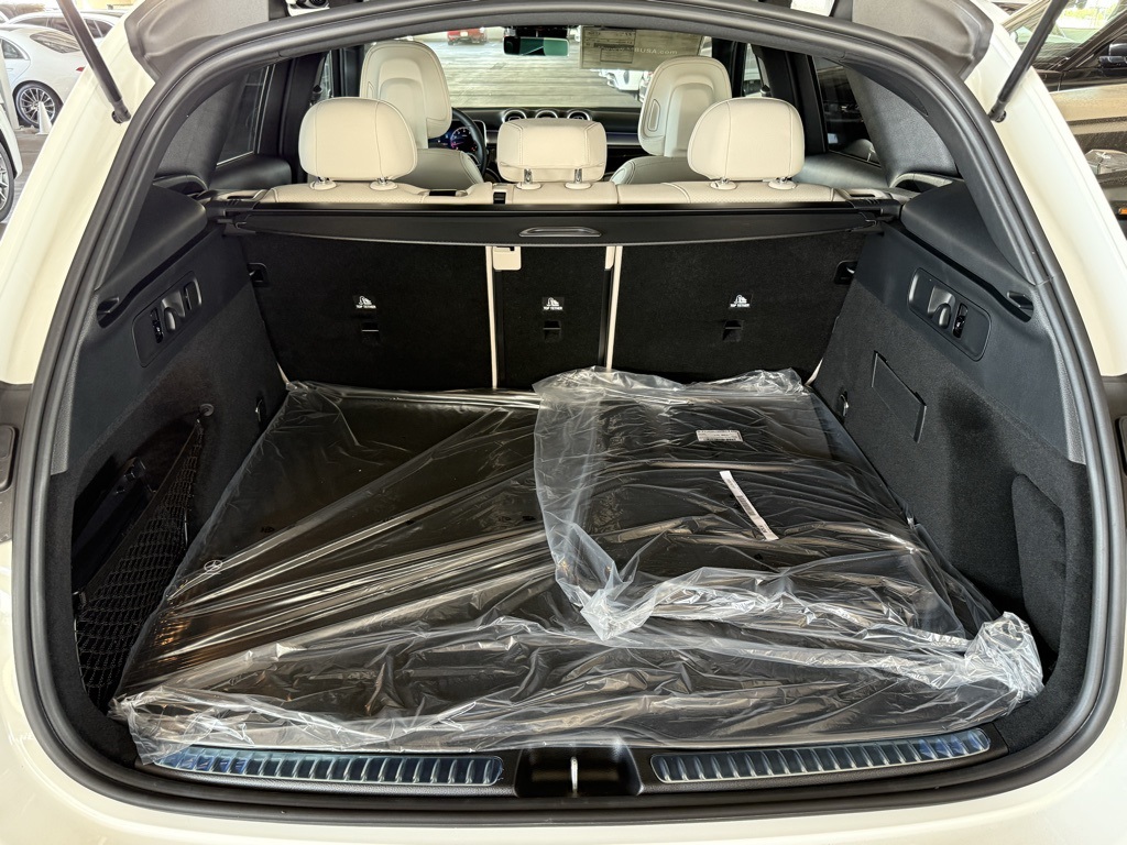 2026 Mercedes Benz GLC 300 photo 11